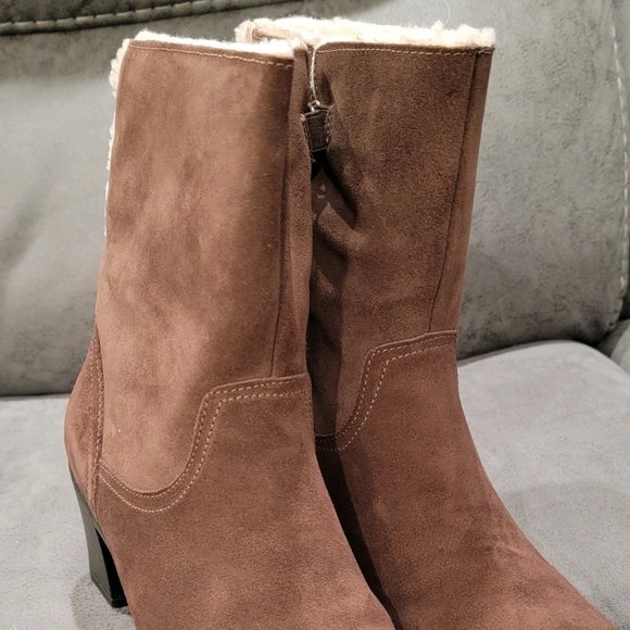 Clarks Bendables Brown Heeled Boots, Size 8W - Picture 2 of 9